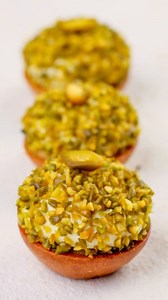 Indulge in the art of creating the delightful Pistachio Mini Tarts, crafted by KICA Brand Chef, Yevhenii Ivanets @ivanetspastry🌟. These adorable tarts are a treat for both the eyes and the palate, bursting with the rich, nutty essence of pistachio and perfectly sized for a bite of beauty and flavor💚. If these tempting mini desserts have piqued your interest, why not expand your recipe repertoire with “The Original Mini Tarts Cookbook”?🤩 This collection equips you with the skills to craft a ra