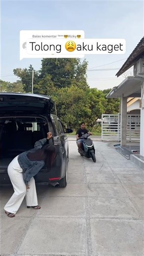 Joyce ngumpet di belakang mobil ngagetin suami 😭