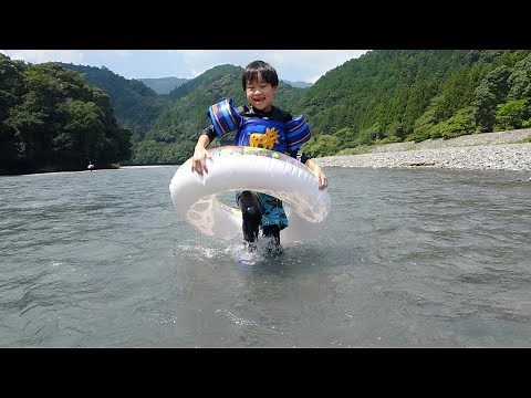 レオくんが川で水遊びをするよ！浮き輪をつかっておよいでみるよ！ レオスマイル