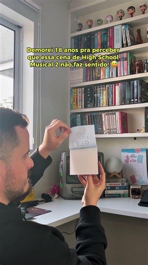 Eu amo que High School Musical tinha muitas cenas “sem sentido”,