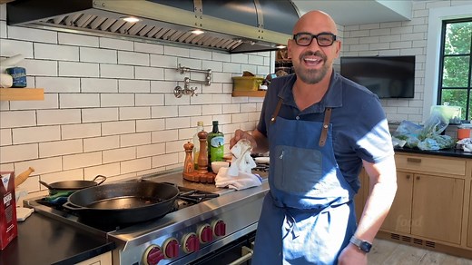 242K views · 1.9K reactions | Michael D. Symon shares his preferred method of cleaning his cast iron pans! #SymonsDinners with Michael D. Symon > Tomorrow at 12|11c | Food Network | Facebook