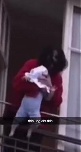 michael jackson’s baby off the balcony