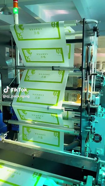 私たちは毎日とても忙しく、毎日顧客から注文を受けるのに忙しくしています。あなた自身のブランドを立ち上げたい場合は、お問い合わせください。 このような完璧な包装袋を印刷する方法を知りたいですか? どのように印刷するかをご覧ください。 #frosted #plastikziplock #zipperbag #zipperbags #clothingbrands #garments #pouches #clothingbag #packagedesign #resealablebags #customizable #mylarbags #fyp