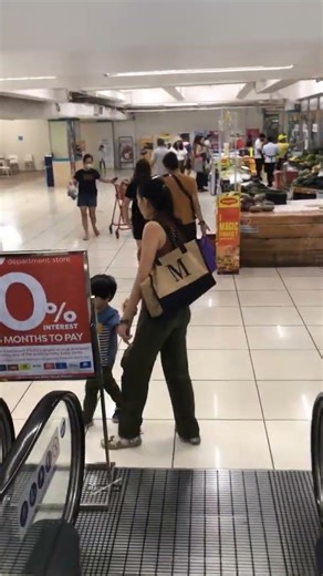 | Escalator | Unexpected Event | Nakakalito ka baby! #jollibee #shortsfeed #viralshort🐝🐄🍔