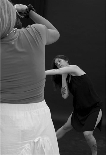 We heard you needed updated dance photos 🧐 Book your Mini Session today!! Mini Sessions are short, focused photography sessions designed for dancers and performers of all disciplines and levels of skill. These sessions typically last 15 minutes and provide participants with a professional photoshoot experience. These mini-sessions offer an excellent opportunity for dancers to update their portfolios, capture their progress, or simply get professional dance photos at an affordable price point. W