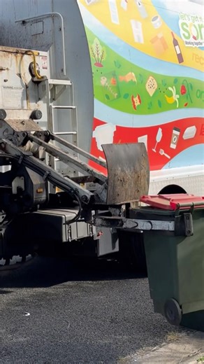 240 & 140 Garbage Collection #garbagetruck #sideloader #iconic ‪@BallinaGarbologist‬