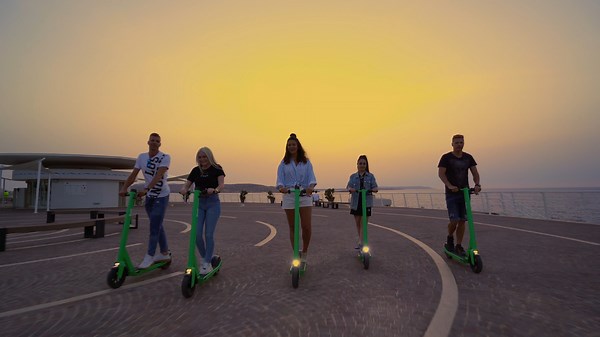 ⭐ Amaaaaaaaazing! ⭐ That's exactly what people say when they try out the all-new Bolt scooter model! 🛴 Don't wait, try it out yourself and tell us what you think! 💚 | Bolt