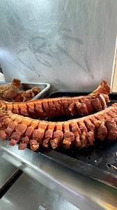 Chicharrón 100 patas en La Gloria de Gloria Envigado 🇨🇴 | Soy Lola Carola