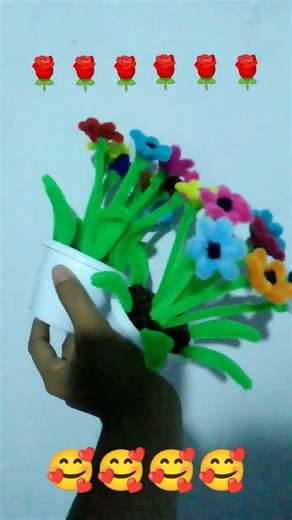 මිනි ෆ්ලවර්ස් පොට් එකක් ගමුද? R.350 whatsap 0712952688 #pipecleanerflower #flowers #crafts