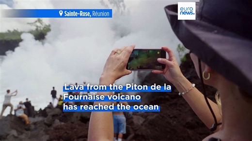 Reunion Island: Residents get close to lava flows of Piton de la Fournaise