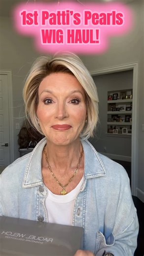 @txheadliners on Instagram: "✨WIG HAUL ALERT: Patti’s Pearls sent some new beauties - and I’m giddy! 📦Unboxing some absolute icons today: 🔥Jon Renau Ignite - Palm Springs Blonde: the sheek, classic that never quits 💫Raquel Welch Simmer Elite - Shaded Iced Pumpkin Spice with soft waves and total luxe vibes 💖Jon Renau Hollie - Venice Blonde is layered perfection! ⚡️Raquel Welch Real Deal - Shaded Biscuit, because attitude is everything! You can shop 🛍️ us @w