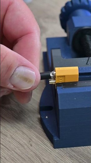 XT-60 connector #electronics #xt60