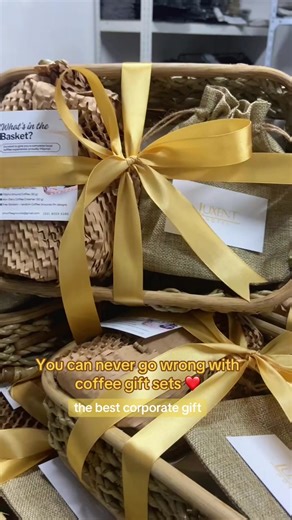 You can never go wrong with coffee gift sets ☕🎁 Perfect for corporate gifting, client giveaways, team appreciation, and special occasions. Thoughtfully curated, beautifully packed, and guaranteed to be enjoyed. Make gifting easy, classy, and memorable with Coffee Grounds PH 🤍 📩 Message us for bulk and custom orders