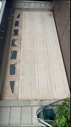 Nina#work#my customer’s house#I need to wash this garage door really good#San Jose, California 🌺🌸🇵🇸🇯🇴❤️‍🔥🇸🇦🇺🇸🌺🌸