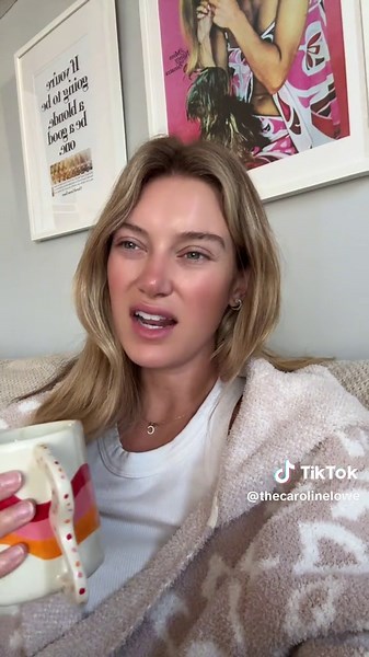 Caroline Lowe (@thecarolinelowe)’s videos with Zoomer arounder - KatyRobinbird