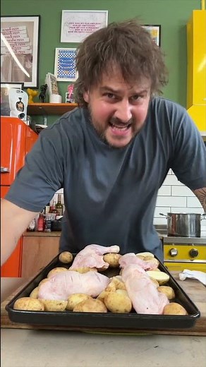 World's EASIEST Chicken Tray Bake Recipe!