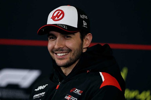 「普通に電車乗ってる…」　都内に突如現れた年俸11億円F1レーサーに騒然「どゆことwww」