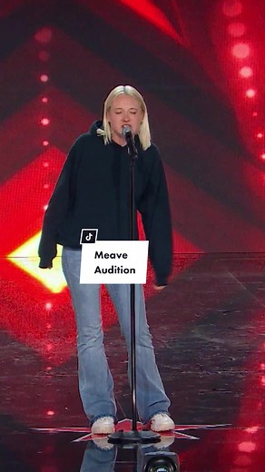 #NiagaraFalls local busker @meave was stunned when @Howie Mandel threw a tip in her hat outside the #CGT stage venue. Next thing you know, she’s on stage SINGING her heart out! ❤️🎤 Prepare to be amazed! Watch an all new episode of Canada’s Got Talent this TUESDAY 8/7c on Citytv!