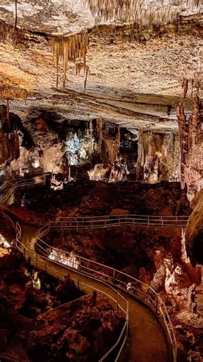 Location and Details 👇🏻💦 📍Blanchard Springs Caverns and Mirror Lake Waterfall @arkansas Step underground and discover a whole new world in Arkansas! The Ozark Mountains in our state are riddled with limestone Caverns. One of the most famous is Blanchard Springs Caverns near Mountain View. This has been called one of the most beautiful caves in the US. It has huge rooms that are dripping with stalactites, giant flowstones, and sparkling formations that feel almost otherworldly. But Blanchard 