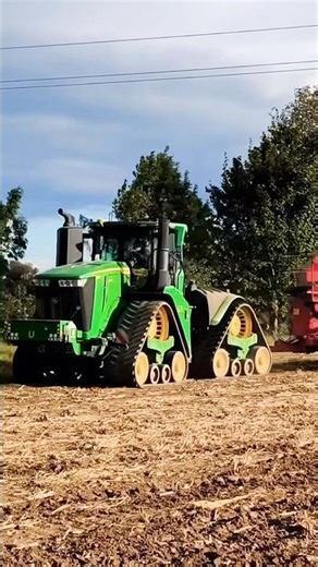DEERE’S Workin Hard #tractor #johndeere #springplanting