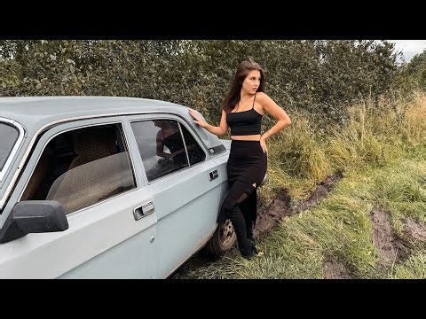 CAR STUCK || Rain and wet grass The car is stuck