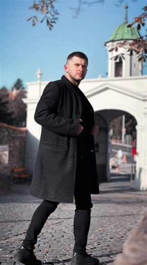 Three poses that always work for outdoor shoots