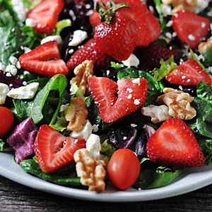Strawberry Walnut Salad - with Feta - Ovenspiration