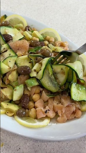 Grilled zucchini salad with chickpeas and salmon #ilcaldosaporedelsud