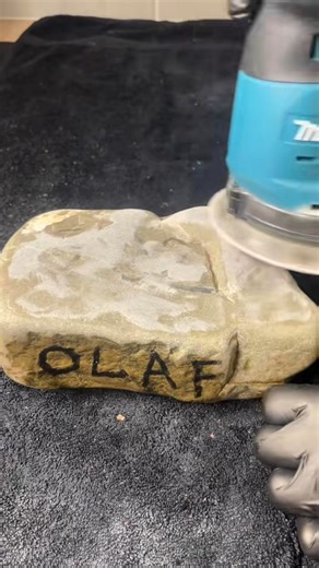 Day 205 of cleaning Olaf #cleaning #mirror #rock | rock.cleaner88