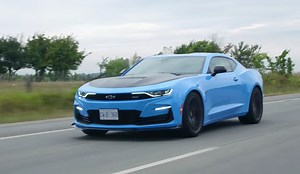 YouTubers Review 2022 Chevy Camaro SS 1LE, Better Value Than a Performance-Packed Mustang
