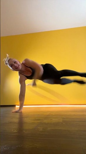 Try hula hooping - tutorials on my channel 🎁💖💋 #hoopdance #hulahoop #hulahooptricks #hooping