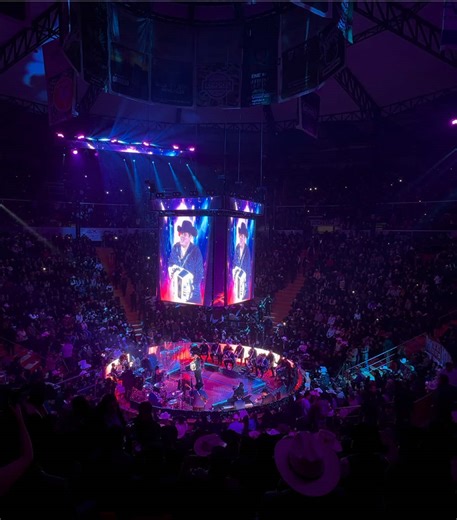 Casa Lleno con Alfredo Olivas en Palenque Arandas 2026