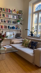 La bibliothèque : un véritable atout déco. 🎥 @a.start.of.something | ELLE Décoration