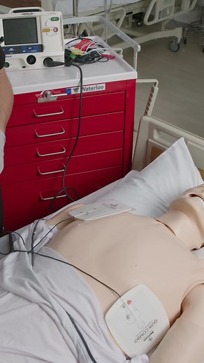 Cardioversion vs. Defibrillation 🫀 #cardioversion #defibrillation #aed #cardiachealth #cardiac #heartshock #afib #vtach #heartrhythm #normalheart