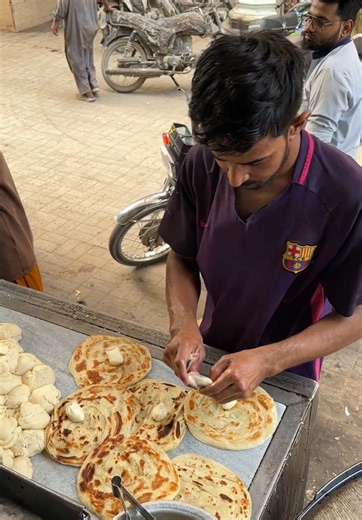 Loaded Butter paratha 😱 - Would you try this? The Ultimate Hand Made Pitai Paratha #foodie #smashed #streetfood #handmade #paratha