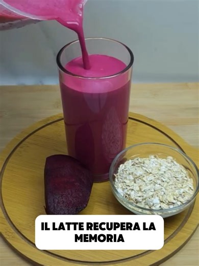 Frullato energetico con barbabietola, banana, avena, latte e miele: bevanda nutriente per vitalità quotidiana