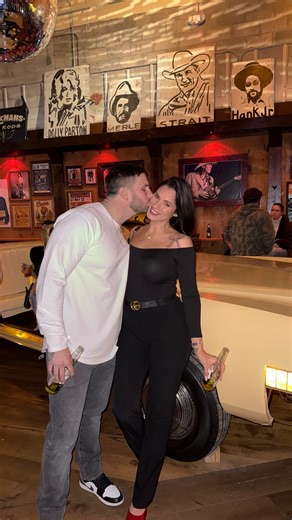 New Country Bar in Jacksonville, Kickers! 🤠 Live music, pool, the custody photo ops, and all the good vibes!! Gotta put my boots on and go back to do some line dancing 💃 #country #bar #florida | Anisley Hernandez Amador