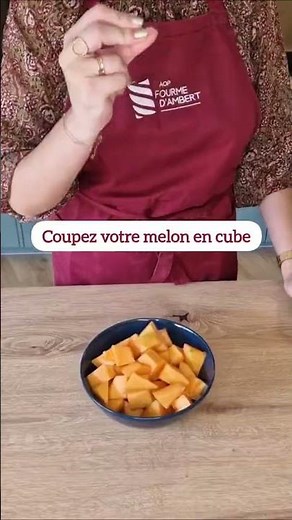 Brochettes de fruits frais et AOP Fourme d'Ambert