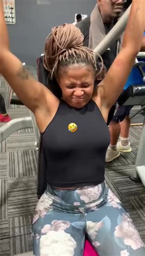 Hilarious Gym Moment: A Trainer's Reaction