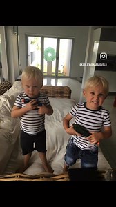 Eliah en Daniël het 11 geword! 11 keer om die son saam julle het my reis op die aarde oornag verander in ‘n seevaarder met ‘n latern. Ek het op ‘n oop oseaan beland in ‘n klein arkie met ‘n klein liggie om nuwe oppervlaktes met baie nuwe dieptes te verken. Soms is die see stil en al waaraan ek my verkyk is die sterrehemel, net die een wat my aardse oë kan waarneem. Ander kere is die water so rof dat ek voel ek versuip en die lewensredders sit op Heroldsbaai. Elke keer wat ek opkom en suurstof my