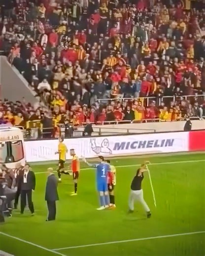 Pitch Invaders Gone WILD! Football’s Craziest On-Field Moments