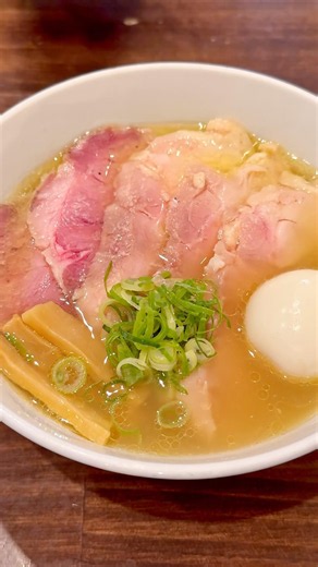 5種類の塩を使った塩ラーメン！地鶏とあごだしの旨味に2種のチャーシューを合わせた「しお全部入り」【町田汁場 しおらーめん進化】