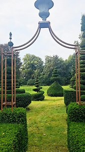 Yew topiary and country house vibes. . . . . . . . #reels #garden #topiary #plants #style #gardening #creative #artist #wip #inspiration #mywork #mywork #landscaping #instagram #explore #oddlysatisfying #beforeandafter #gardenlove #gardendesign #satisfying #countryhouse #lifestyle #design | The Hedge Barber