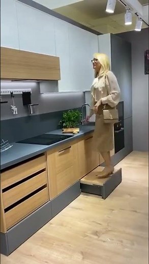 Video Show How Kitchen Step Stool Works ?