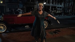 Ein Film über die Neuinterpretation von Liebe und Widerstand! 💜 Sieh dir jetzt den neuen Trailer an von DIE FARBE LILA! Ab 9. Februar nur im Kino! | Cineplexx