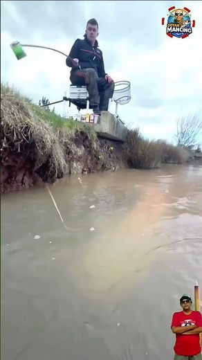 Paman Dengan Teknik Sederhana Ini Bikin Ikan Muncul ke Permukaan—Strike Brutal di Sungai 😱🐟🔥