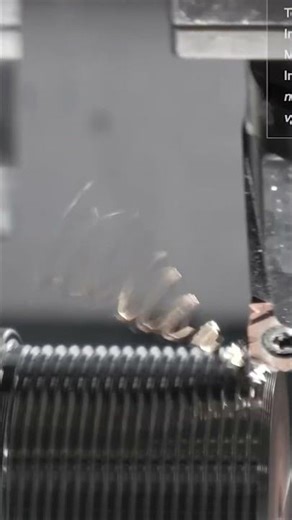 Thats how you make a thread on a lathe!!