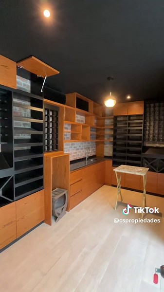 Mansión en venta Casuarinas Alta – 6 hab, 2 piscinas, USD 2.1M