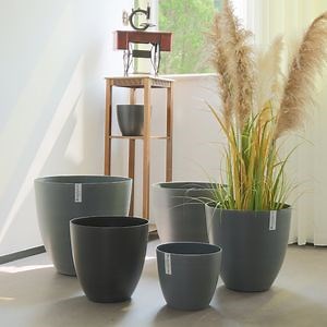 Vintage-Inspired Large Round Plastic Planter for Home and Garden Decor