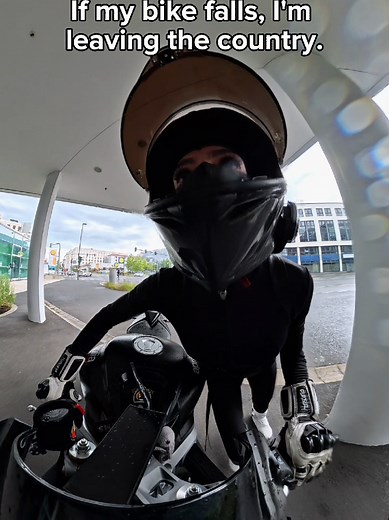 Kitty Throttle: 50 kg vs 186 kg Motorcycle Test